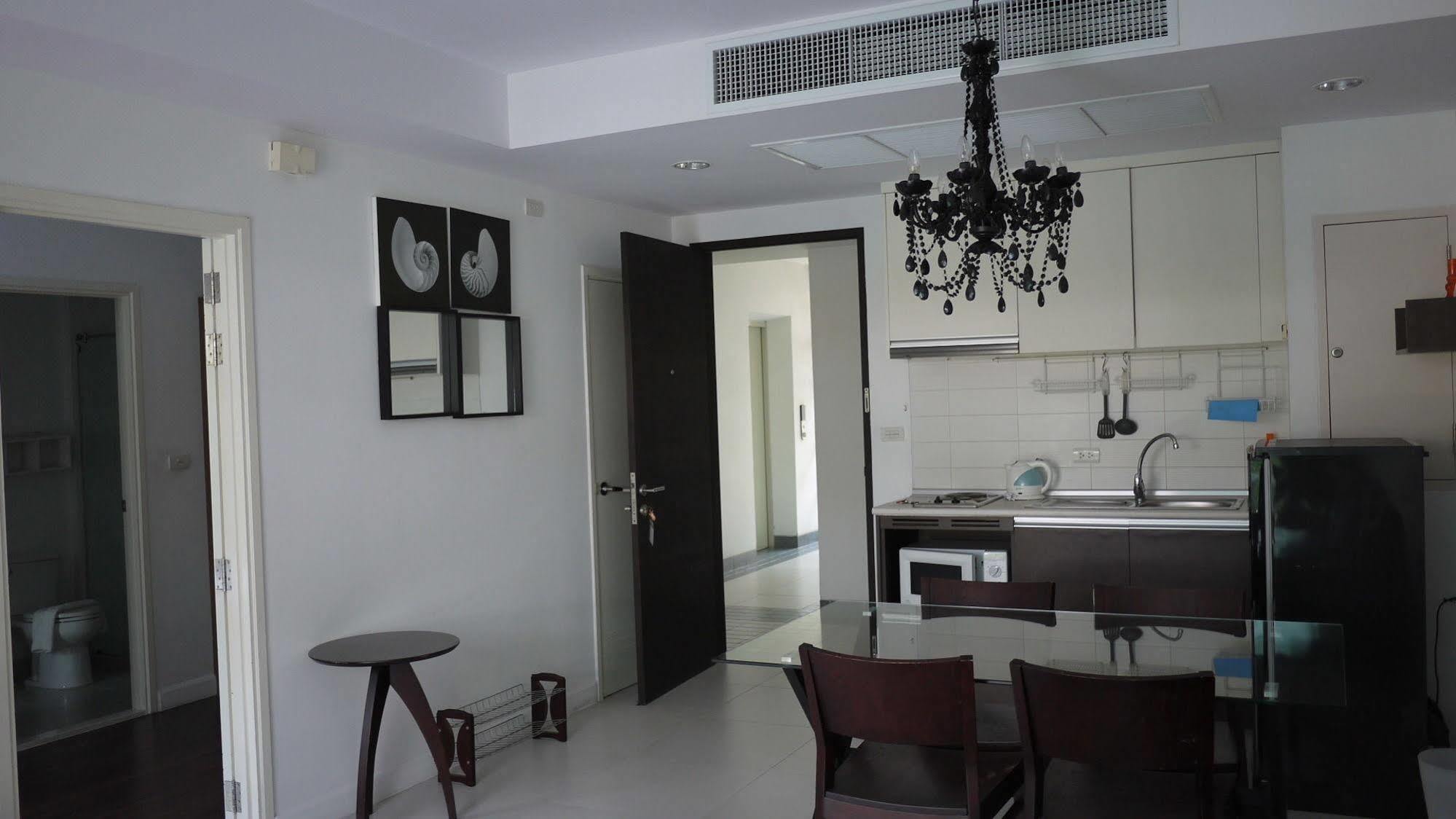 Baan Sanpluem Hua Hin Apartment Bagian luar foto