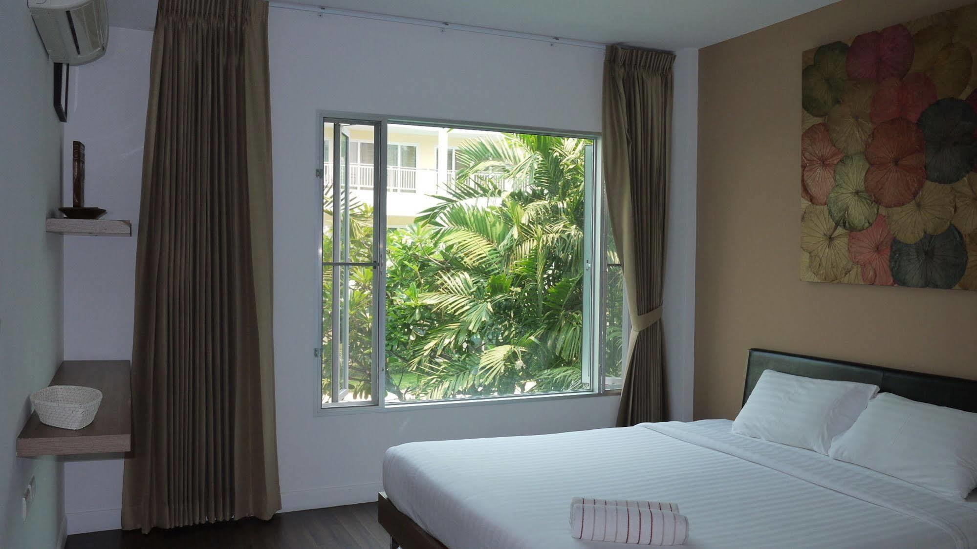 Baan Sanpluem Hua Hin Apartment Bagian luar foto