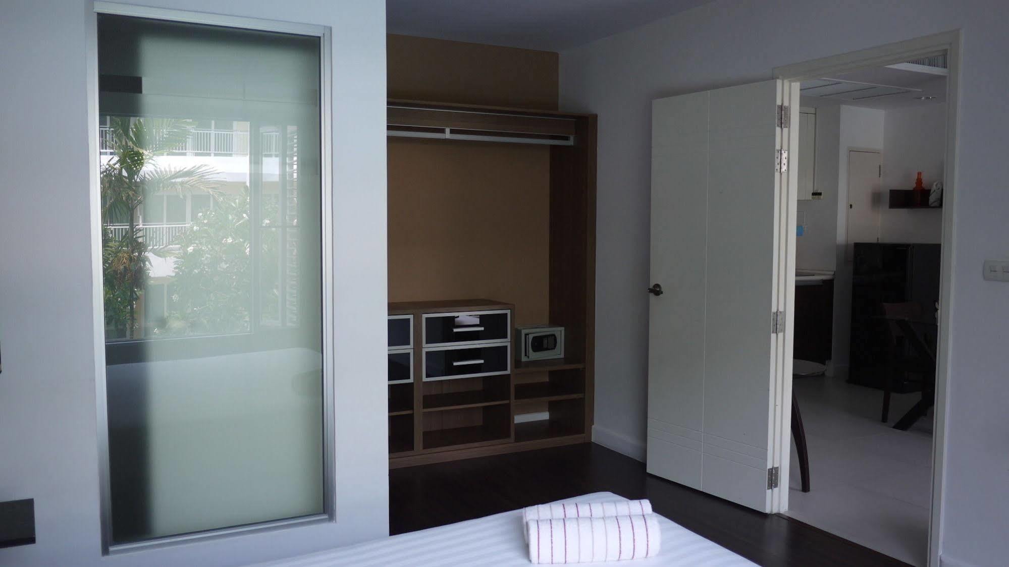 Baan Sanpluem Hua Hin Apartment Bagian luar foto