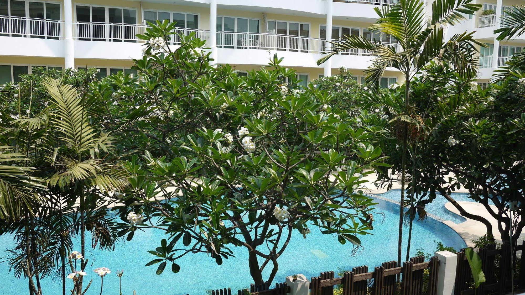 Baan Sanpluem Hua Hin Apartment Bagian luar foto