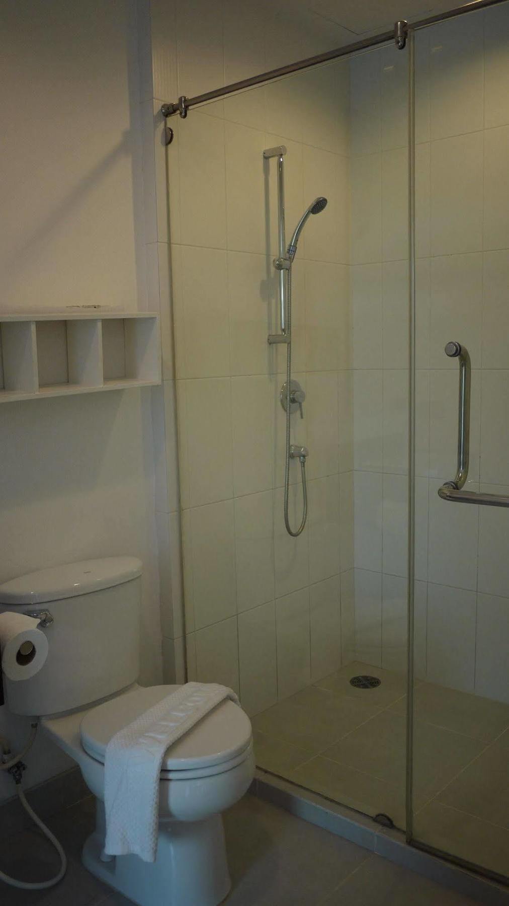 Baan Sanpluem Hua Hin Apartment Bagian luar foto