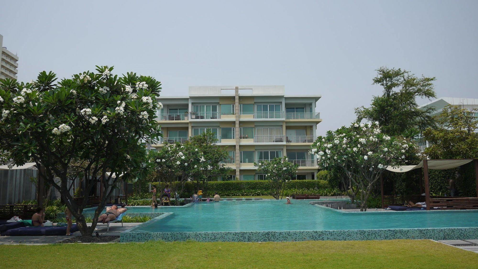 Baan Sanpluem Hua Hin Apartment Bagian luar foto