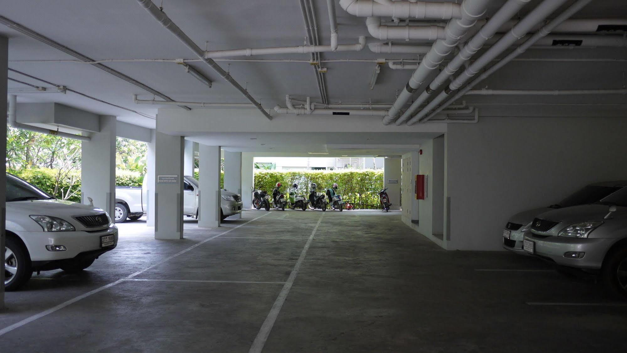 Baan Sanpluem Hua Hin Apartment Bagian luar foto